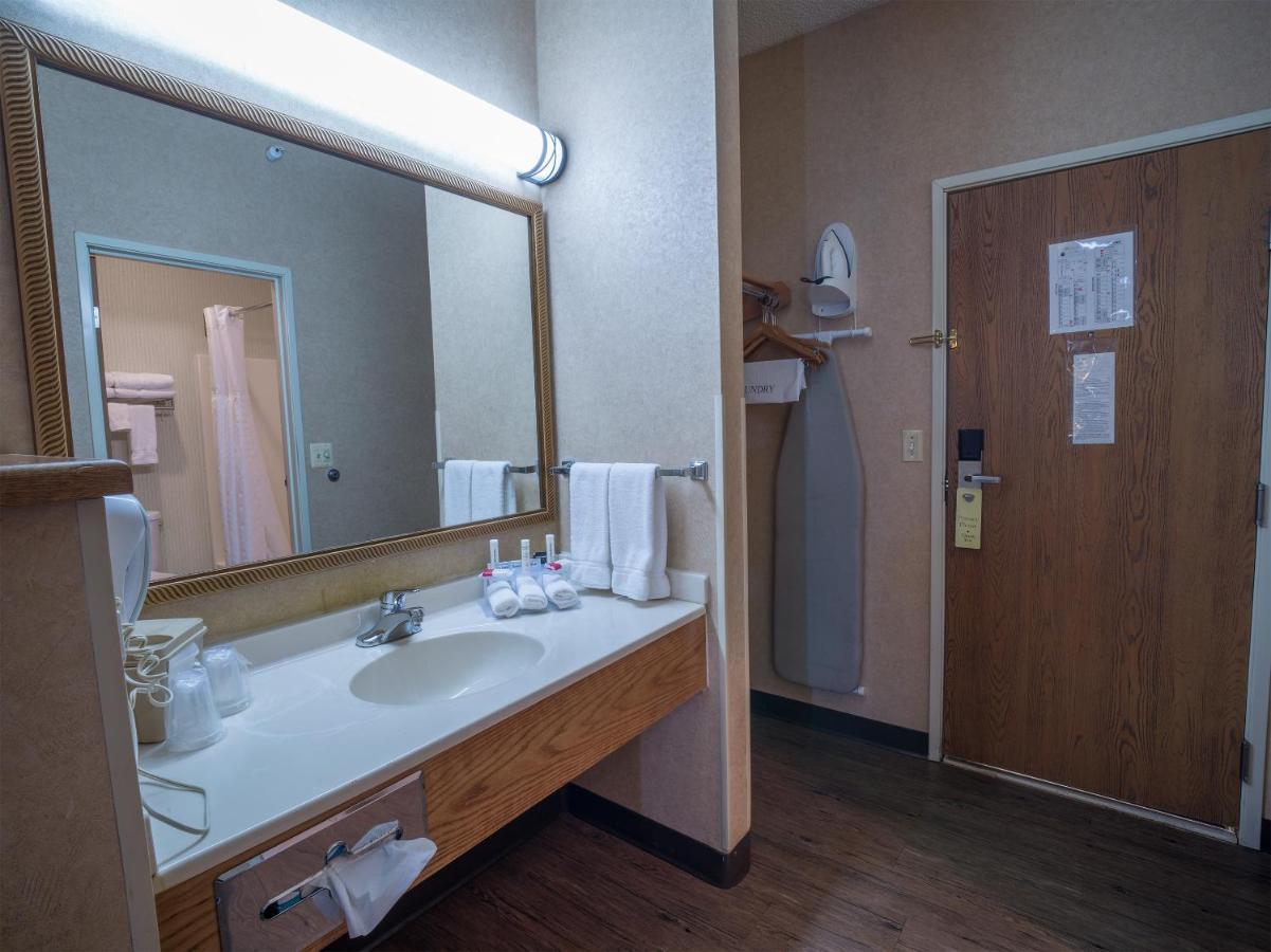 Miles City Hotel Екстериор снимка