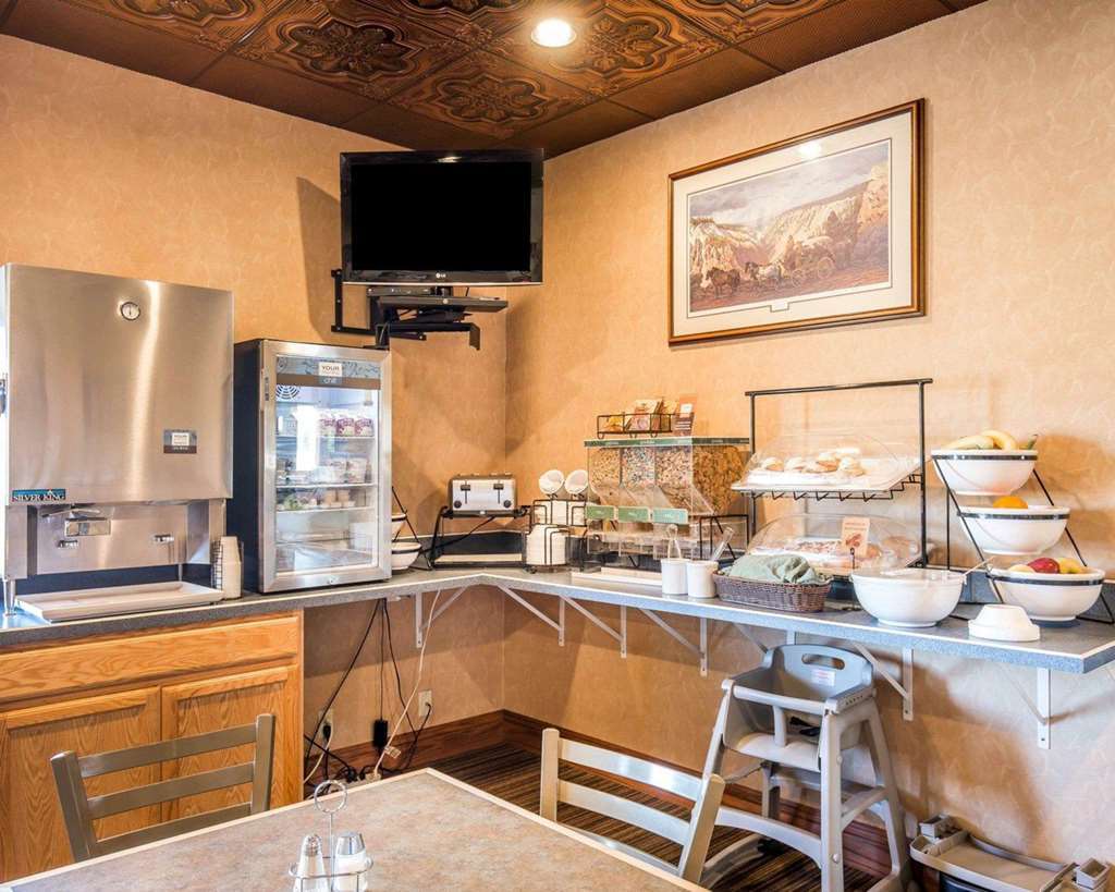 Miles City Hotel Ресторант снимка