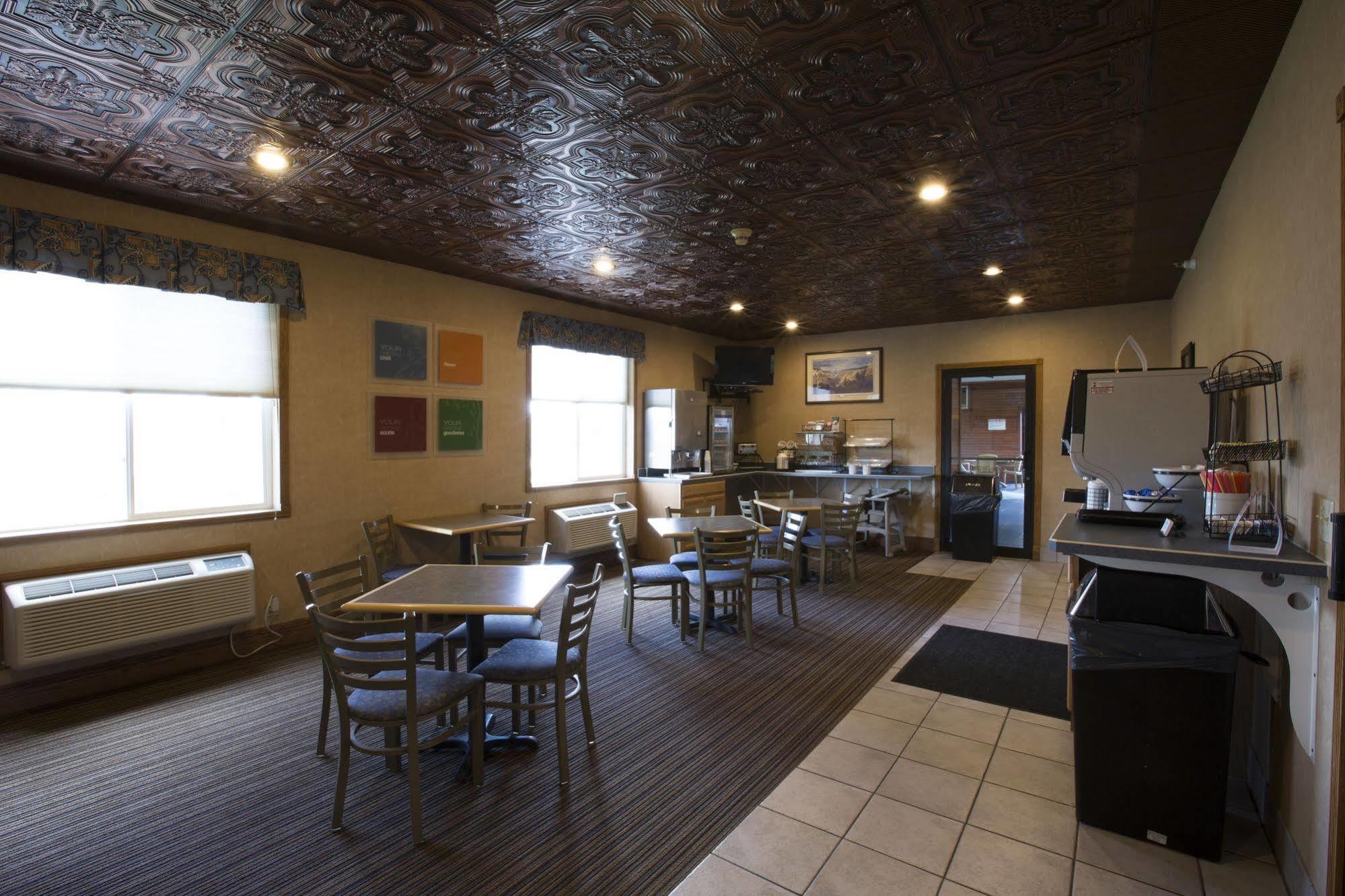 Miles City Hotel Екстериор снимка