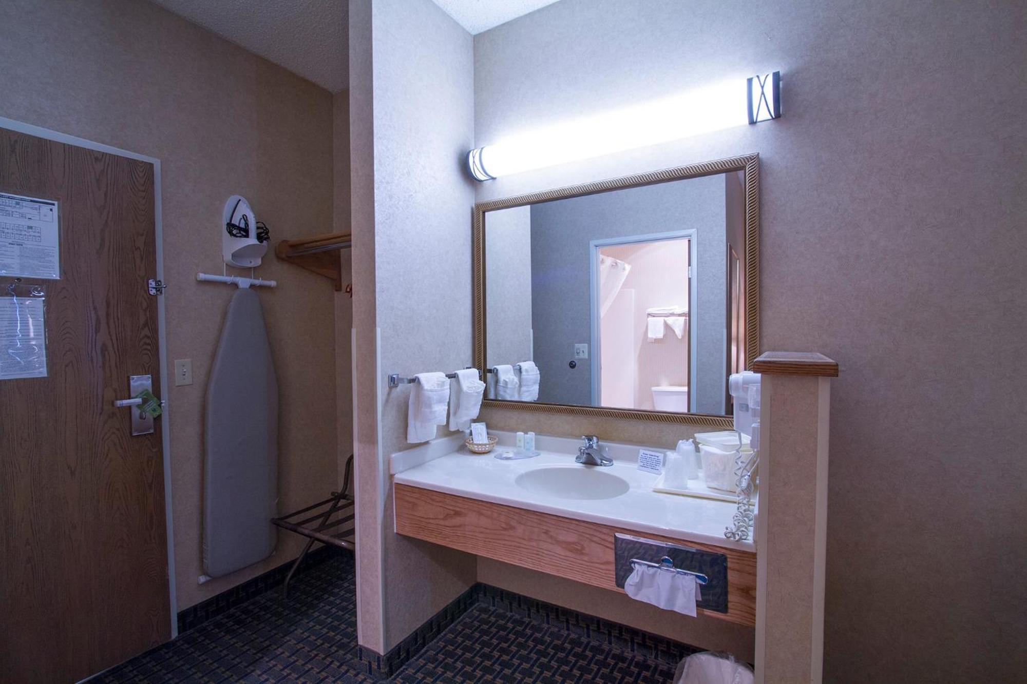 Miles City Hotel Екстериор снимка