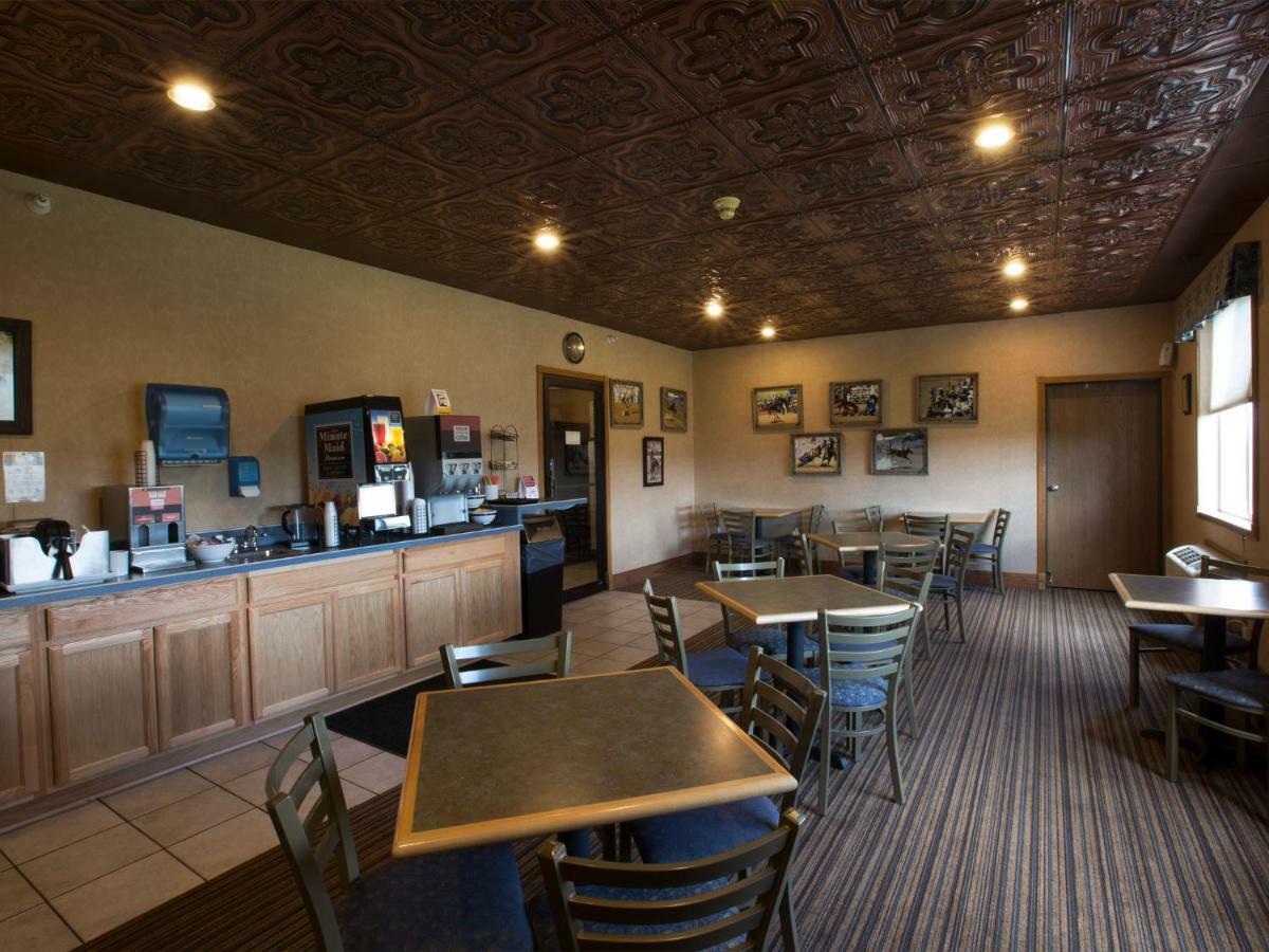 Miles City Hotel Екстериор снимка
