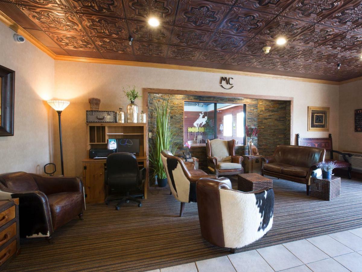 Miles City Hotel Екстериор снимка